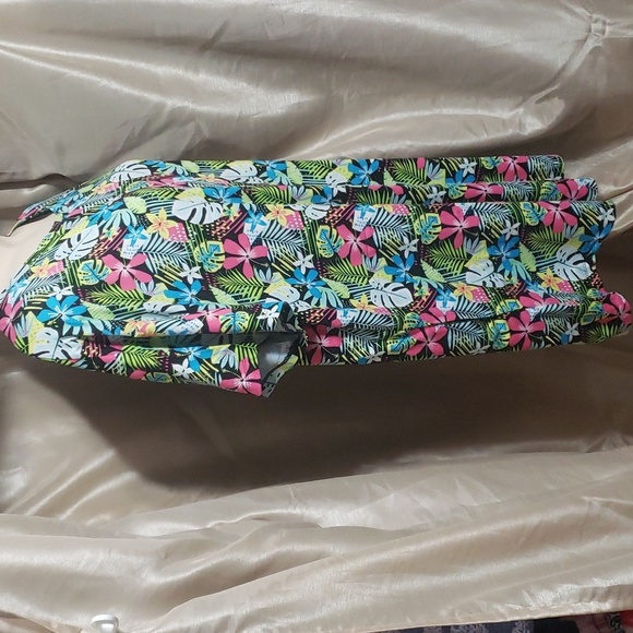 Secret Treasures. Tropical Tunic; Butter Soft; Pockets. Size L/XL EUC - Picture 8 of 12